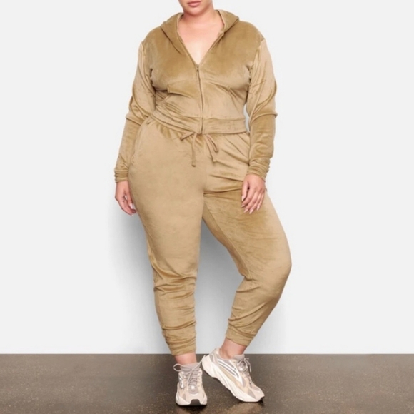 NWT SKIMS Velour Joggers- Gold - Picture 2 of 9